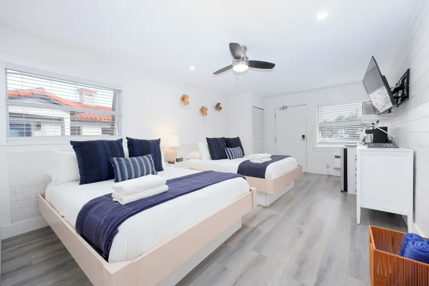 Siesta Key Beach Resort and Suites - Image 1