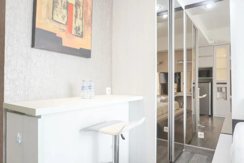 Minimalist And Cozy Studio At Ambassade Kuningan Apartment - Værelse