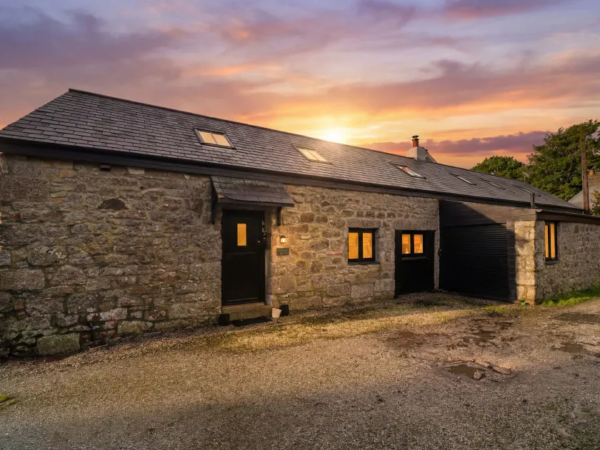 Riverside Barn - Image 1