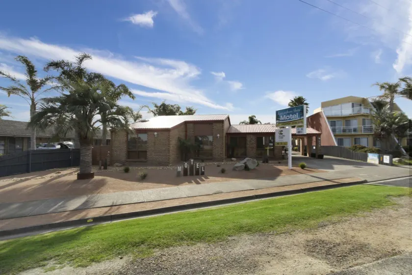 Cunningham Shore Motel - Image 1