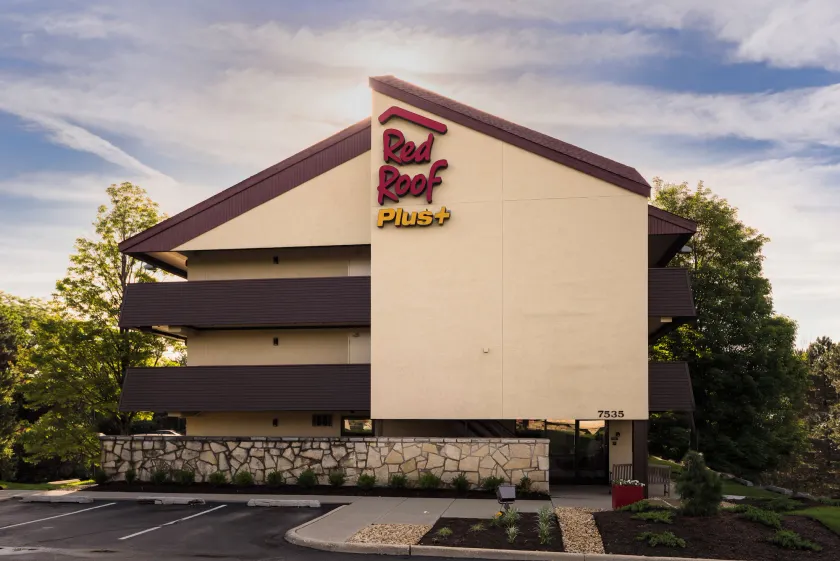 Red Roof Inn PLUS+ Chicago - Willowbrook - Image 1