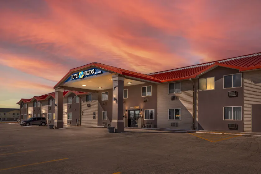 HOTEL FUZION INN & SUITES - Image 1