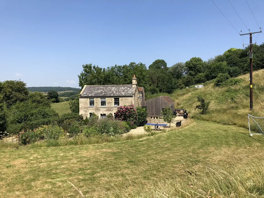 Large Boutique Holiday House With hot tub Near Bath - Image 1