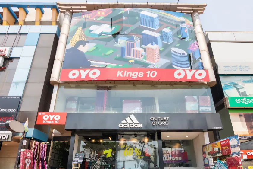 OYO 852 Kings 10 - Image 1