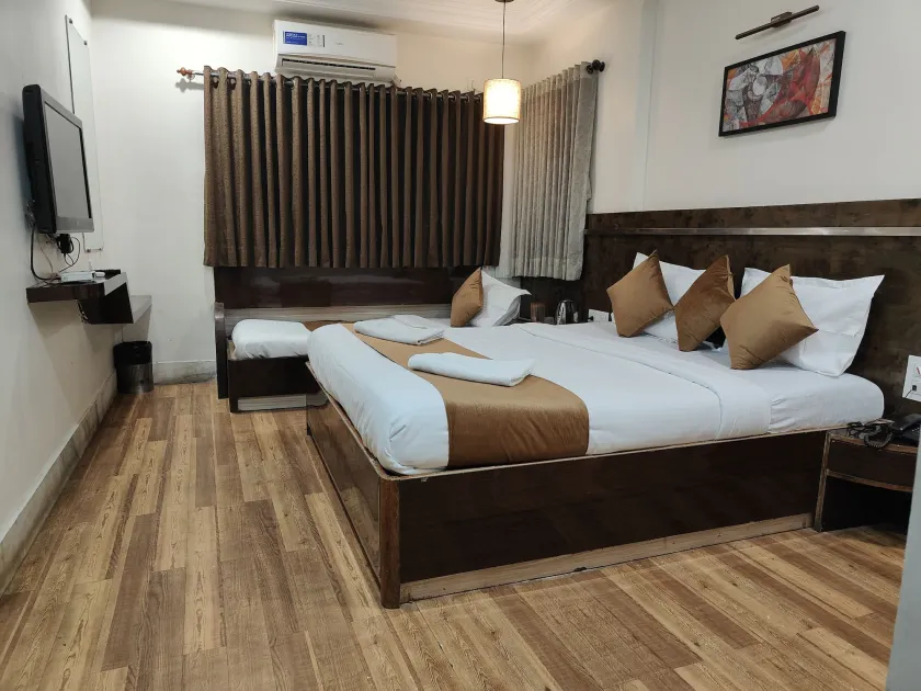 Hotel Shirdi Park Inn 80 Meters From Sai Samadhi Temple - Image 1