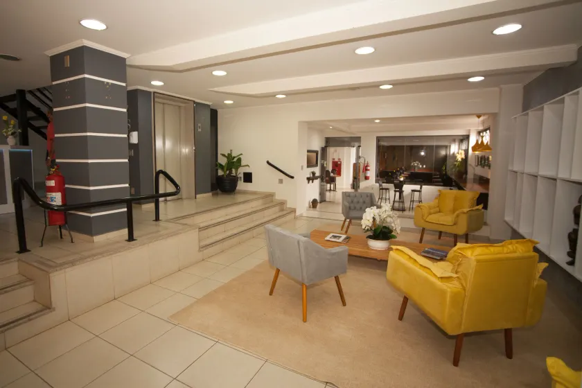 Láparos Hotel - Image 1