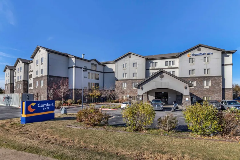 Comfort Inn Bentonville - Crystal Bridges - Image 1