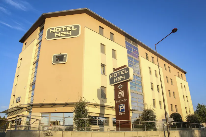 H24 HOTEL - Image 1