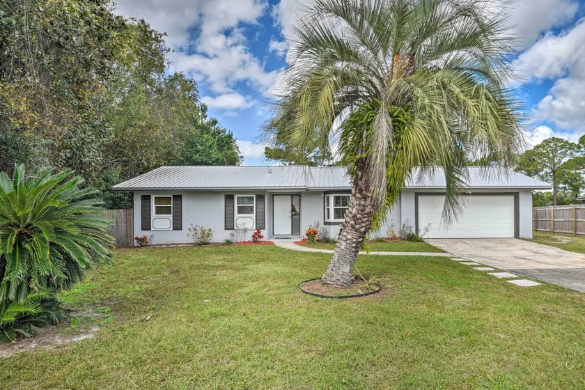 Deltona Lake House, Day Trip to Disney & Universal - Image 1