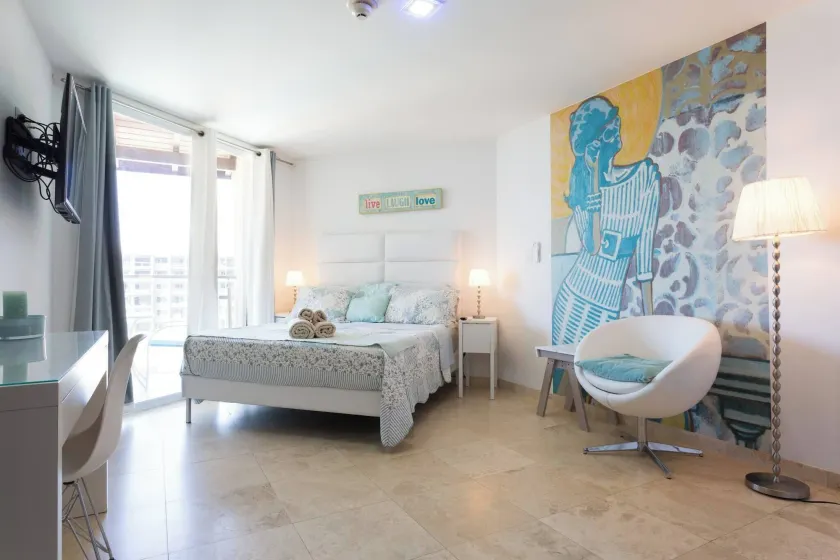 Appartement avec piscine, jardin et terrasse | Vue piscine - Image 1