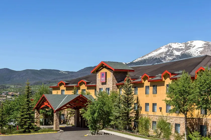 Comfort Suites Summit County - Image 1