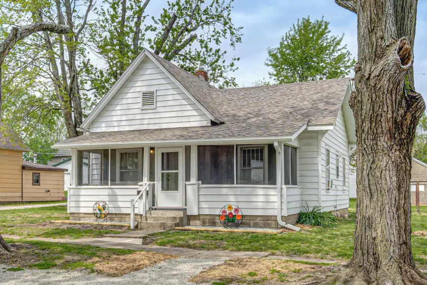 1 Mi to Park & Lake! Charming Retreat in Sullivan - Image 1