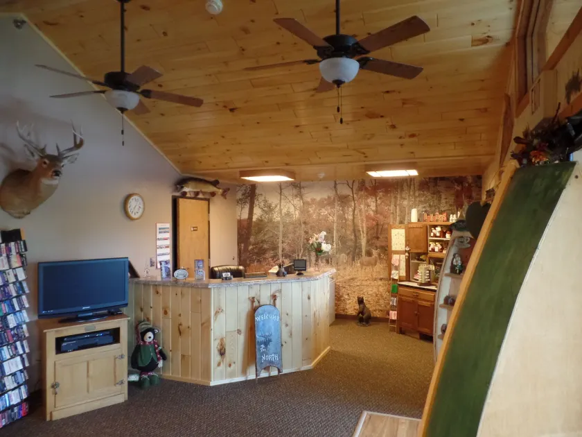 Chicaugon Lake Inn - Lobby