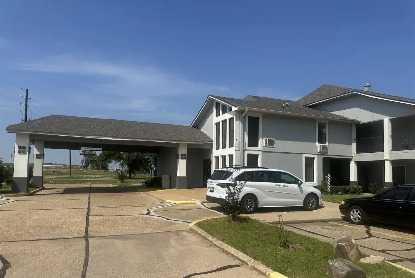 Super 8 by Wyndham Bossier City/Shreveport Area - Image 1