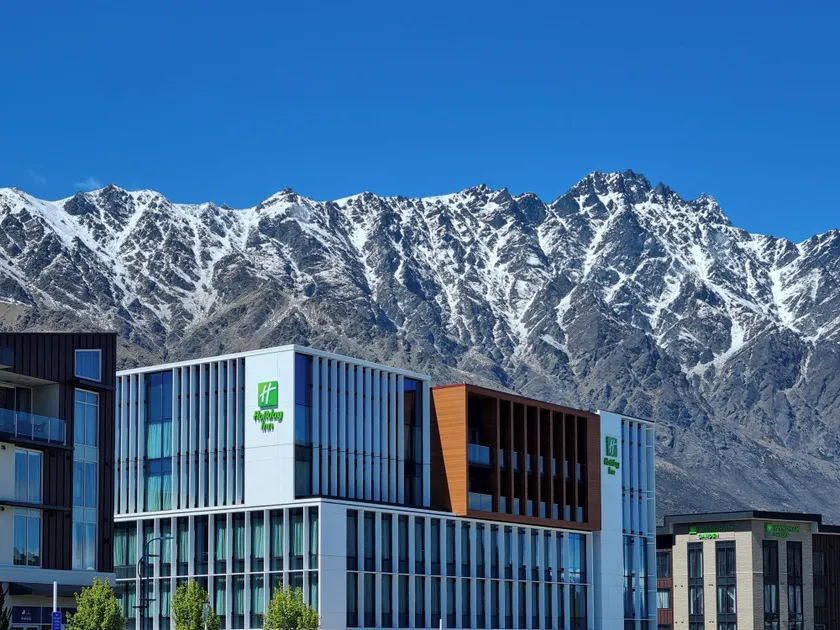 Holiday Inn Queenstown Remarkables Park - Image 1