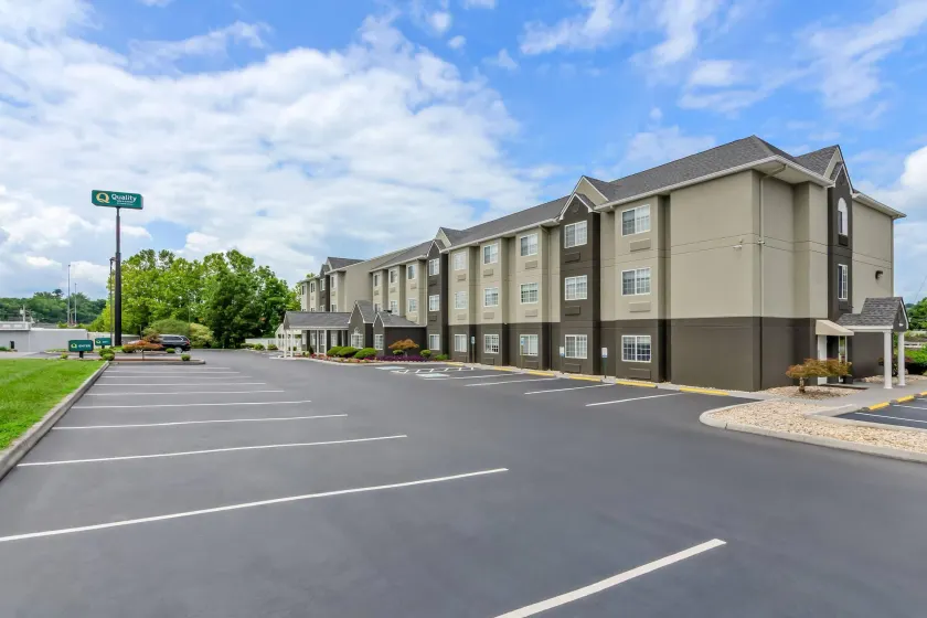 Quality Inn & Suites Bristol North - Image 1