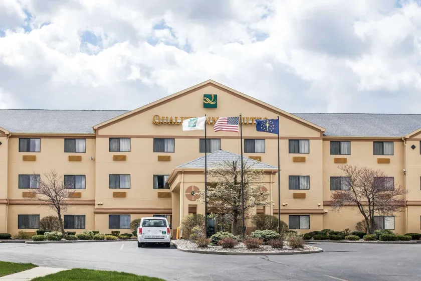 Quality Inn & Suites South Bend Airport - Image 1