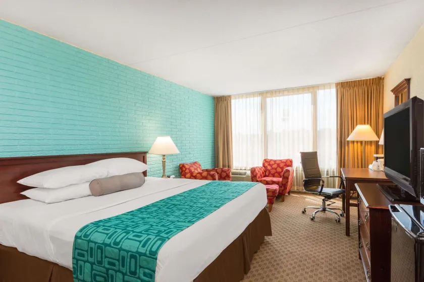 Howard Johnson by Wyndham Williamsburg - Image 1