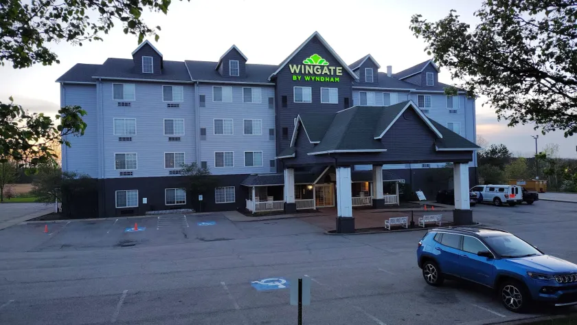Wingate Suites by Wyndham Youngstown - Austintown - Image 1