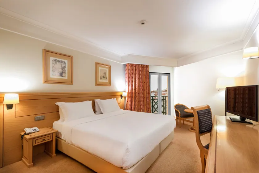 Hotel Real Palacio - Image 1