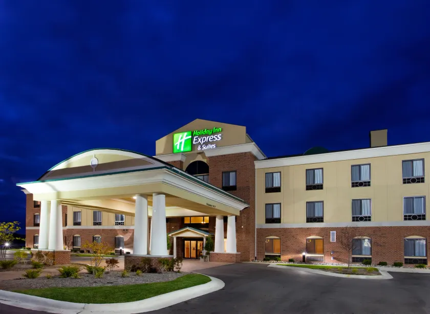 Holiday Inn Express Hotel & Suites Bay City by IHG - Image 1