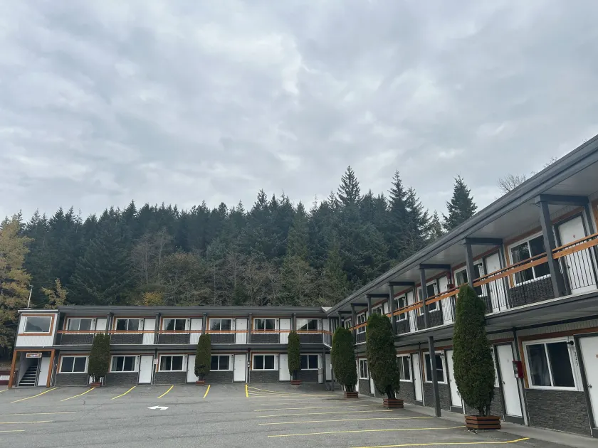 Chalet Inn - Image 1