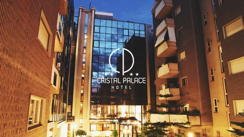 Cristal Palace Hotel - Image 1