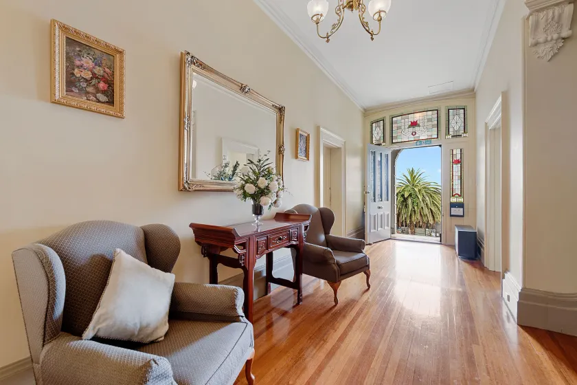 Waratah On York - Image 1