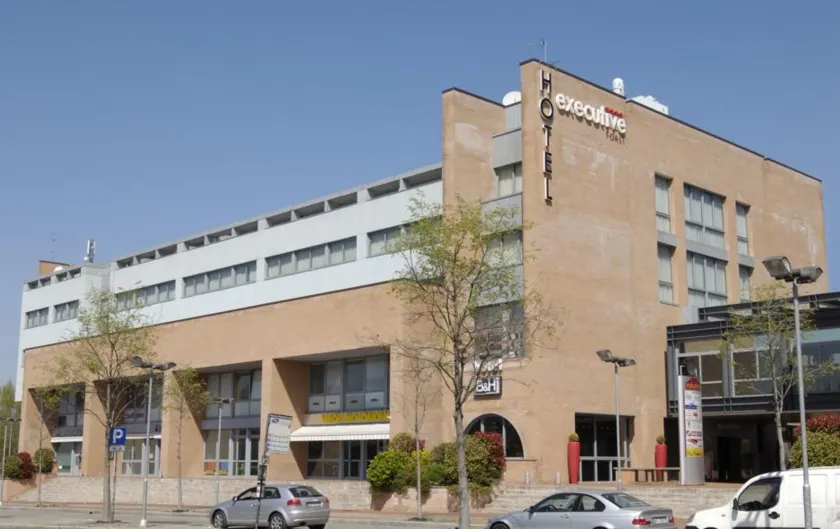 Executive Hotel - Image 1