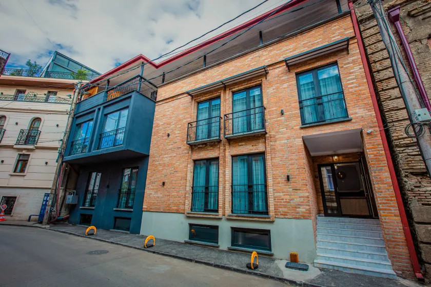 Central Gate Hotel - Image 1