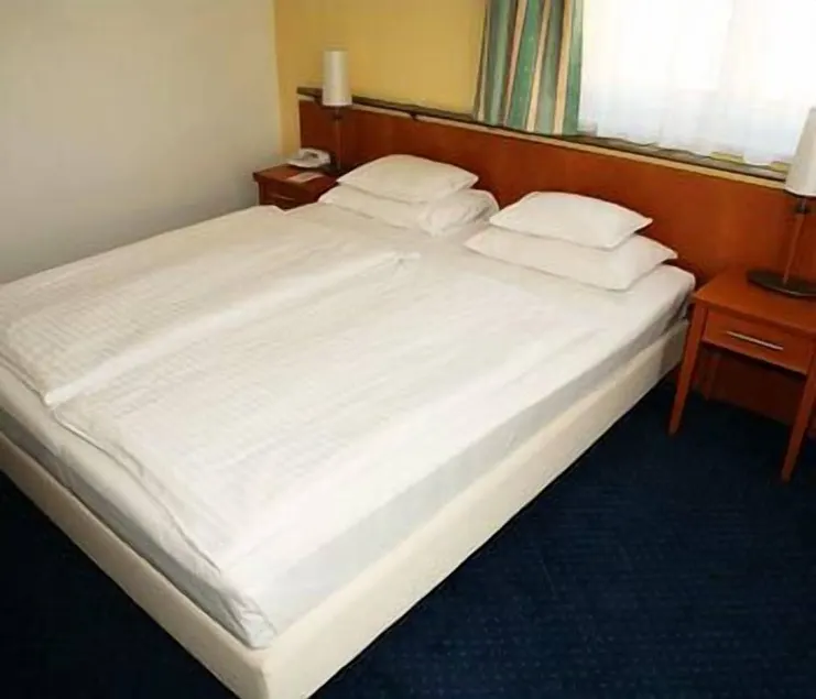 Hotel Veritas - Image 1