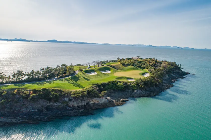 Pine Beach Golf Hotel - Image 1