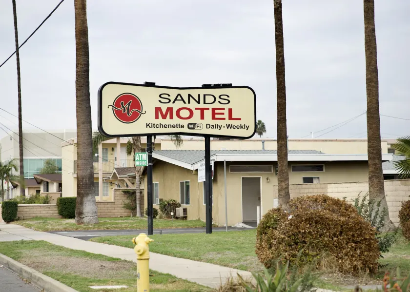 Sands Motel by Ontario Airport & Toyota Arena - Image 1