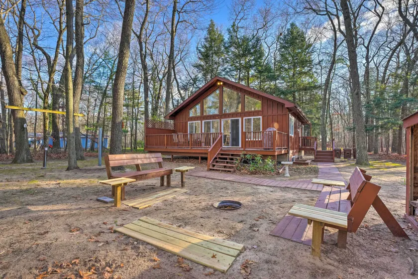 Spacious Family Escape: Walk to Lake Michigan! - Image 1