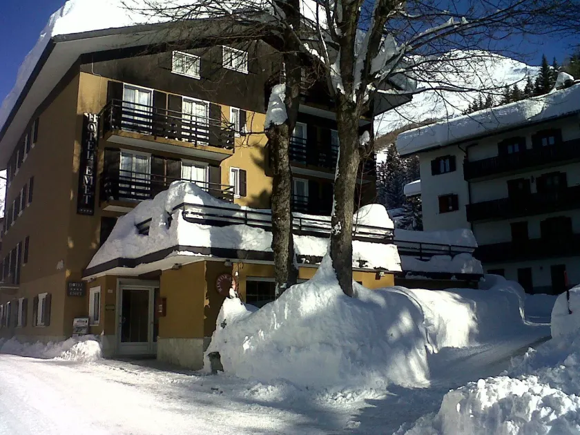 Hotel Emet - Image 1