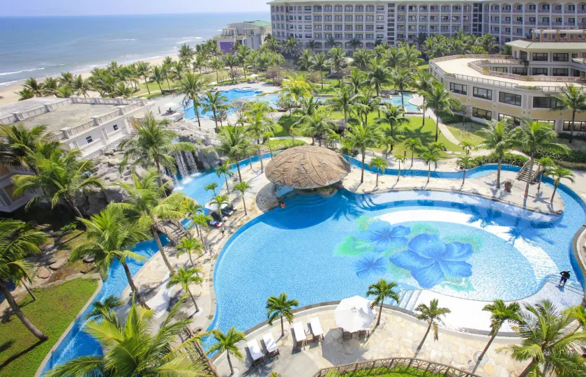 Olalani Resort & Condotel - Image 1