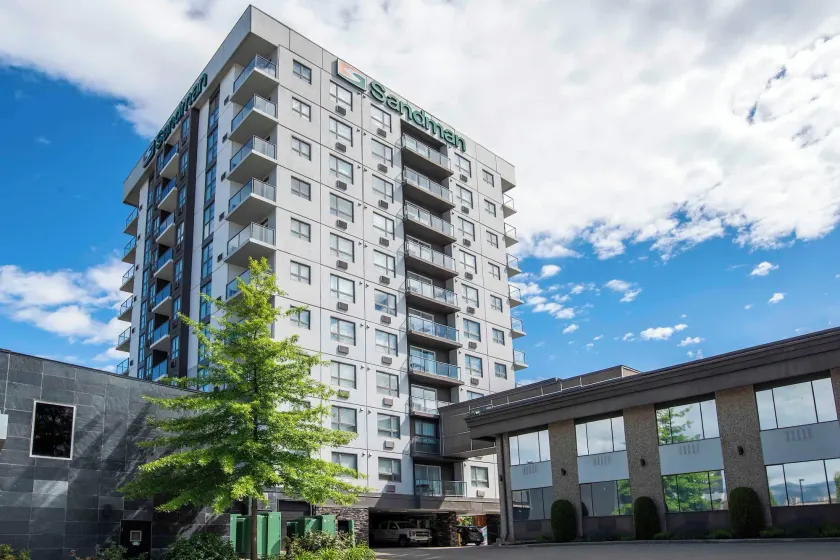 Sandman Hotel & Suites Kelowna - Image 1
