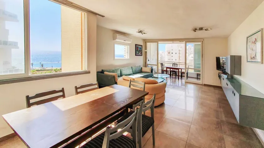 Charming 3bdr apt with sea view B5 - Image 1