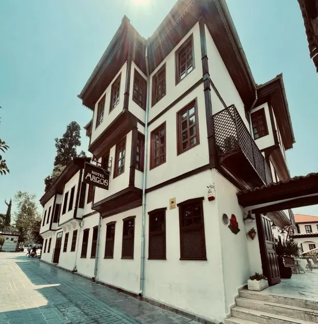 Argos Hotel - Image 1