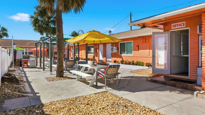 Bella Sirena Inn - Image 1