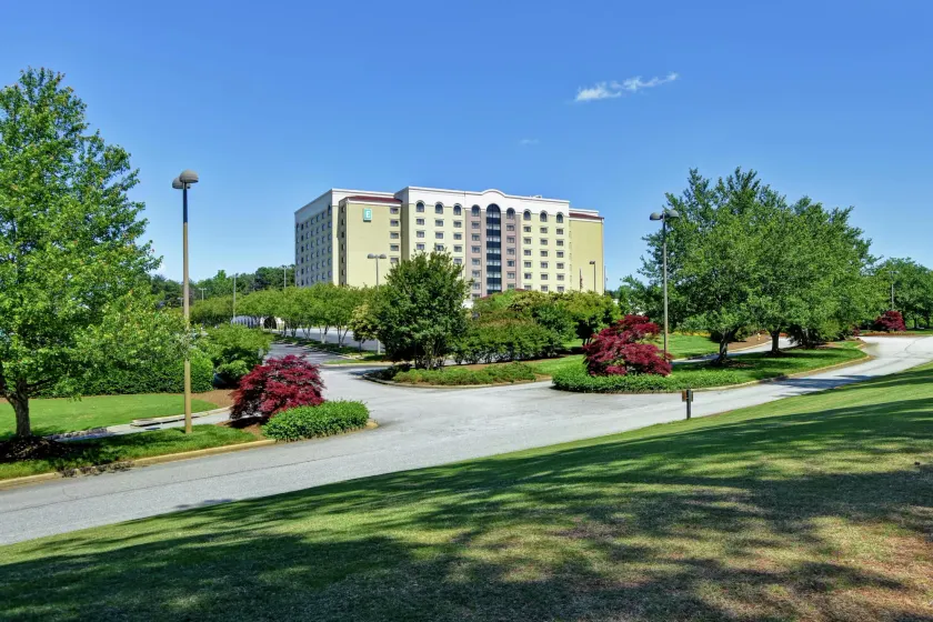 Embassy Suites Greenville Golf Resort & Conference Center - Image 1