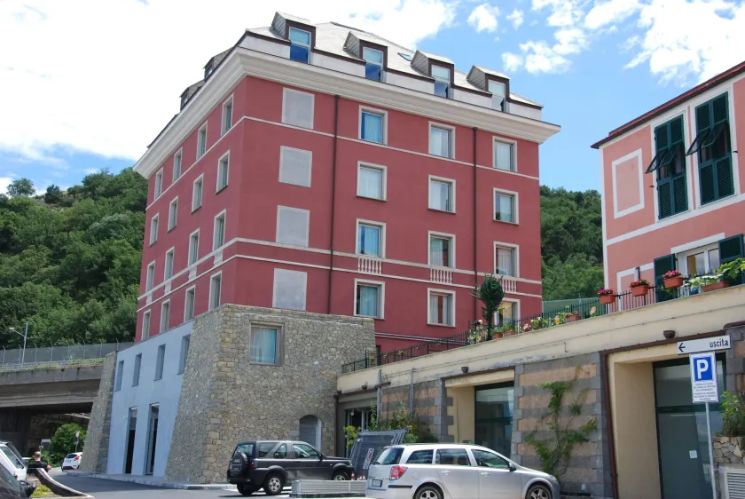Sea Art Hotel - Image 1