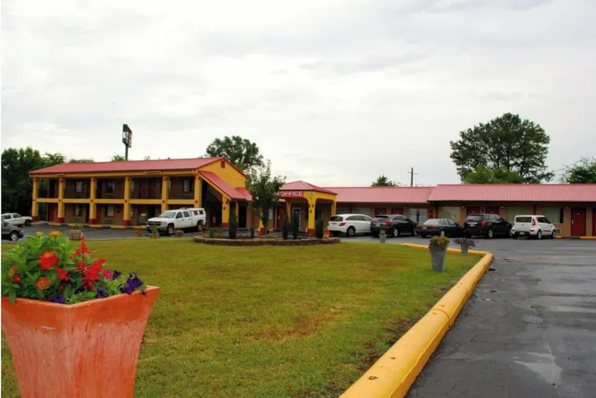 Duffys Motel Calhoun by Hotel O GA I-75 - Image 1