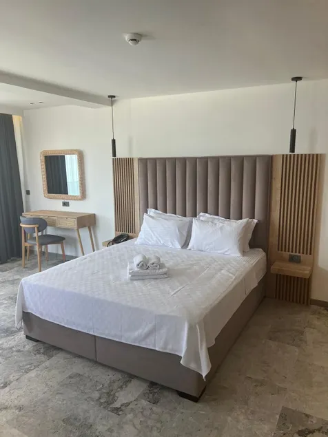 Ciftlique Otel Cesme - Image 1