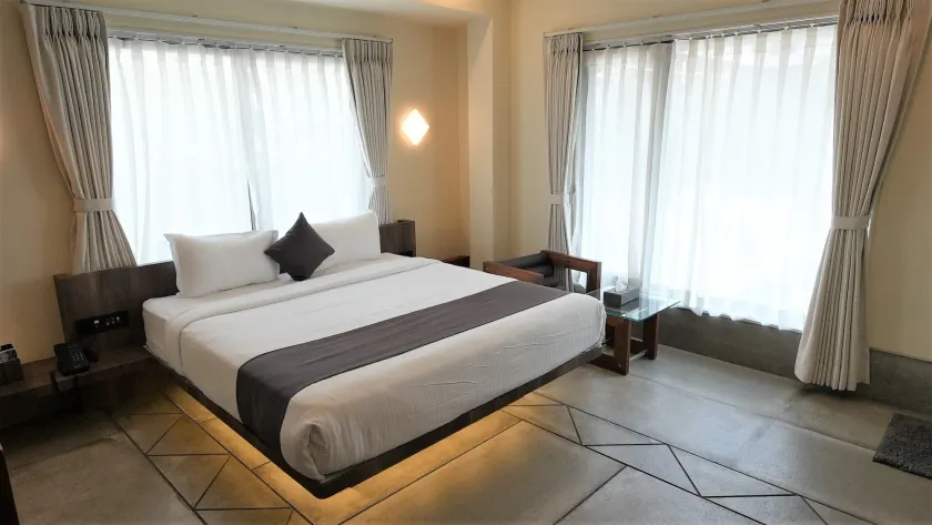 De Glance Hotel, Near Surat Railway Station - Image 1