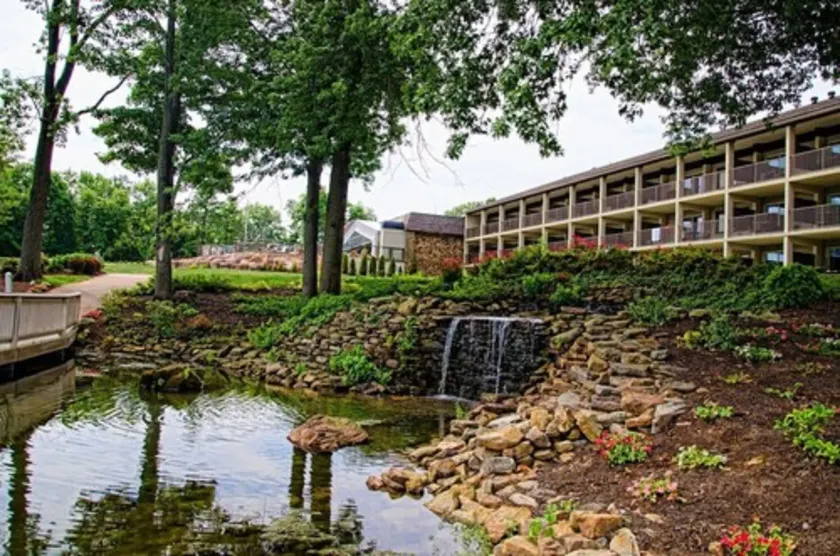 Fourwinds Lakeside Inn & Marina - Image 1