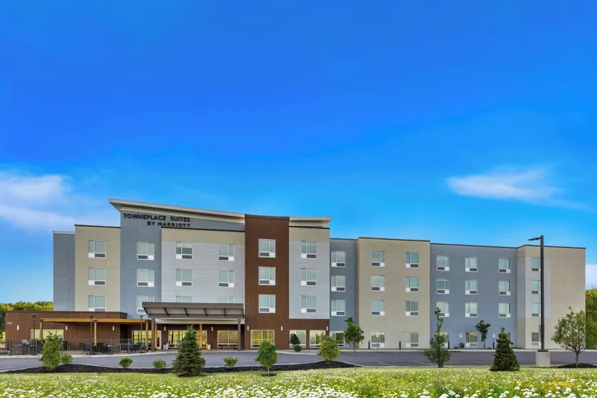 TownePlace Suites by Marriott Youngstown North - Image 1