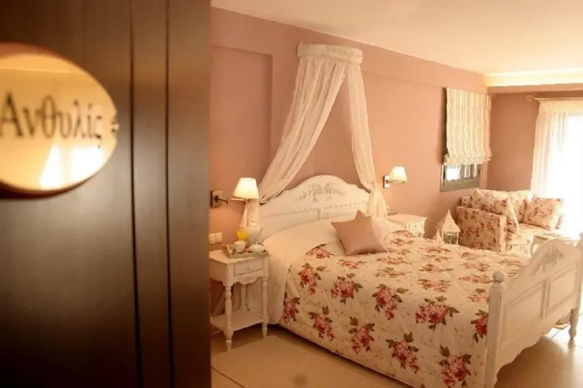 Aerinon Guesthouse - Image 1