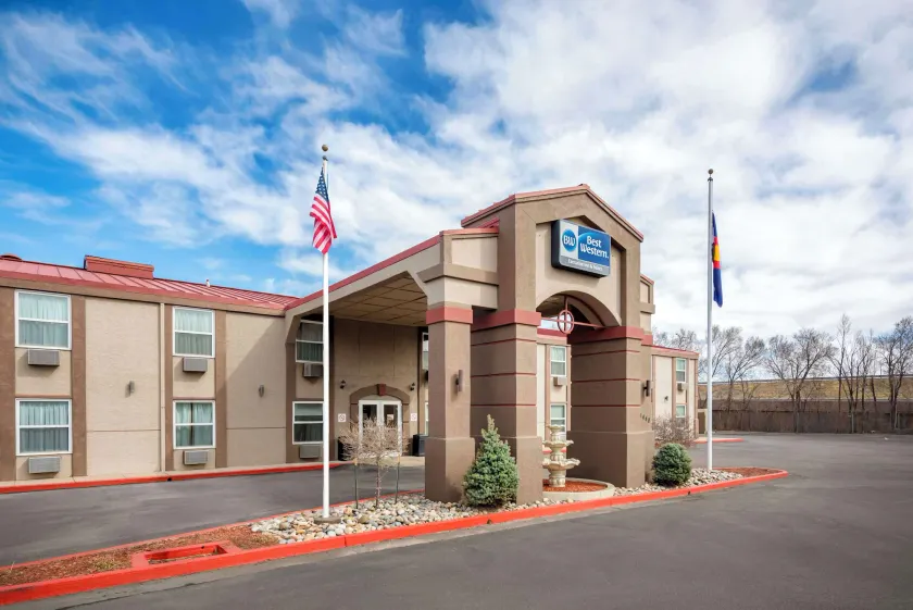 Best Western Executive Inn & Suites - Image 1