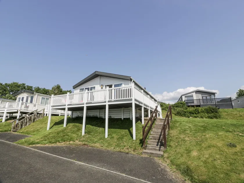 Manor Heights Lodge - Image 1